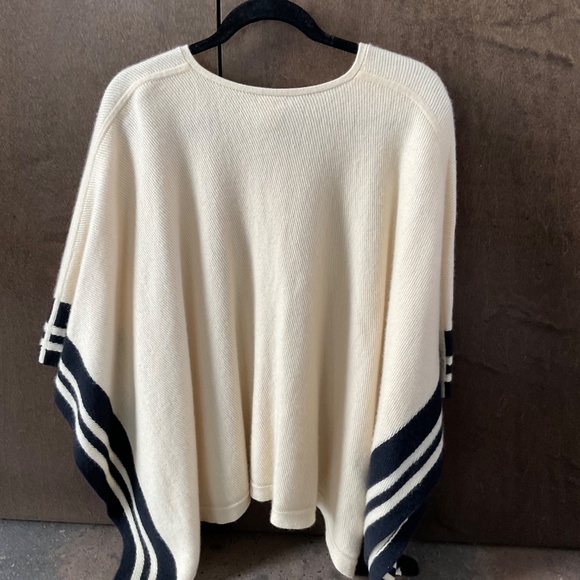 Club Monaco Cashmere Cape Size M/L - Picture 2 of 4
